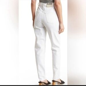 MOTHER Snacks High Rise Twizzy Skimp White Jeans